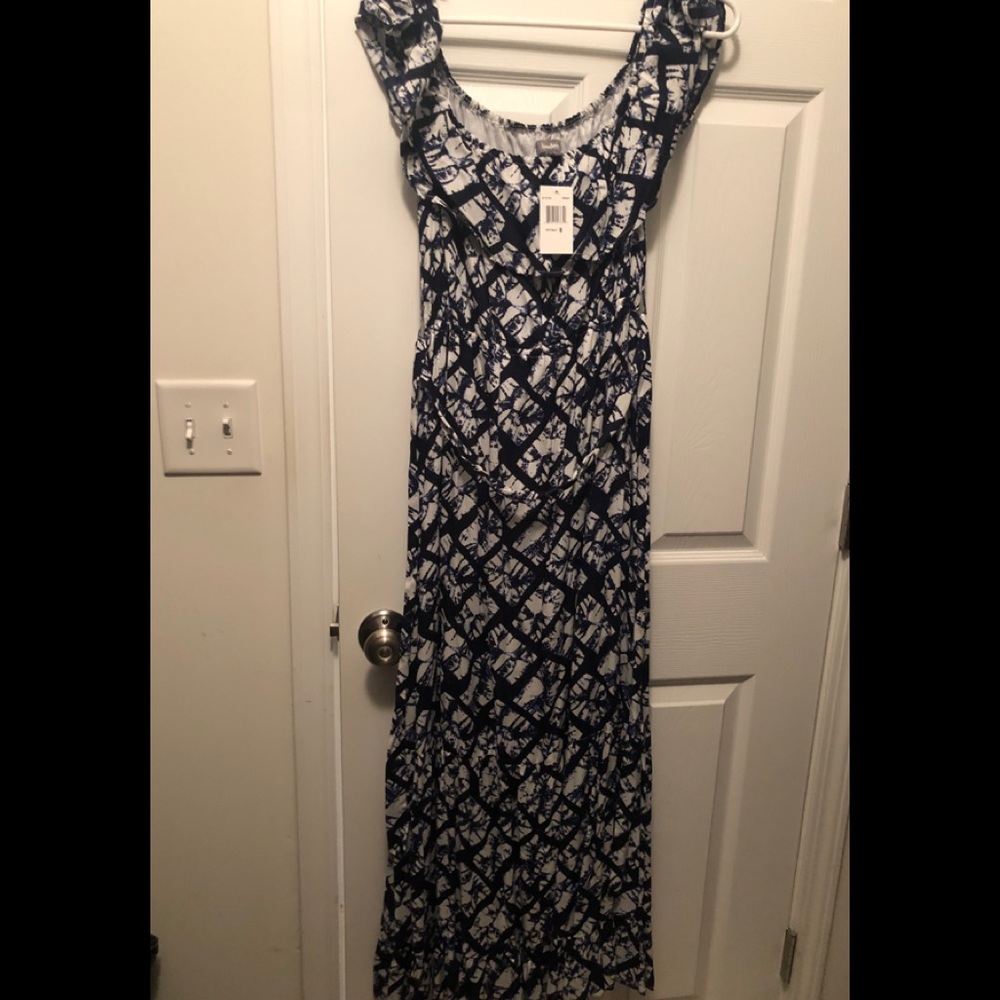 Women’s maxi/flowy dress brand new. Never worn